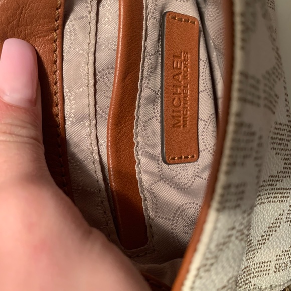 Michael Kors crossbody bag - Picture 4 of 7